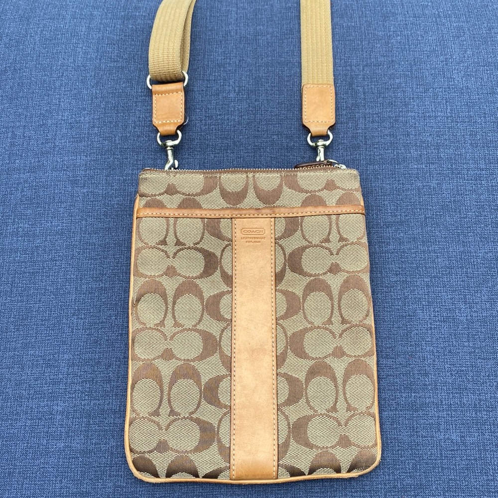 Vintage Leather Y2K Coach Crossbody Purse/ Handbag